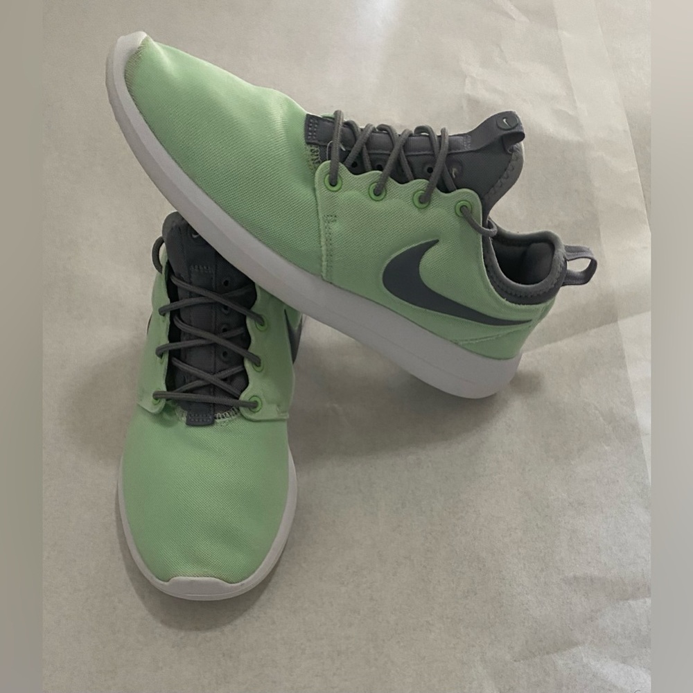 Nike Size 8 Roshe Two Athletic Green Gray Women's Sneaker Excellent Condition - Picture 6 of 13